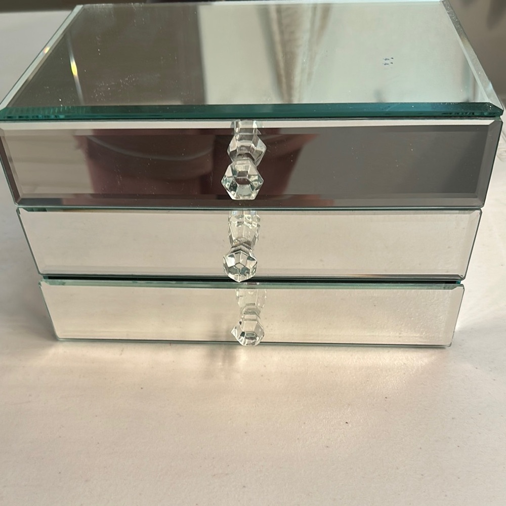 Elegant Mirrored Jewelry Box